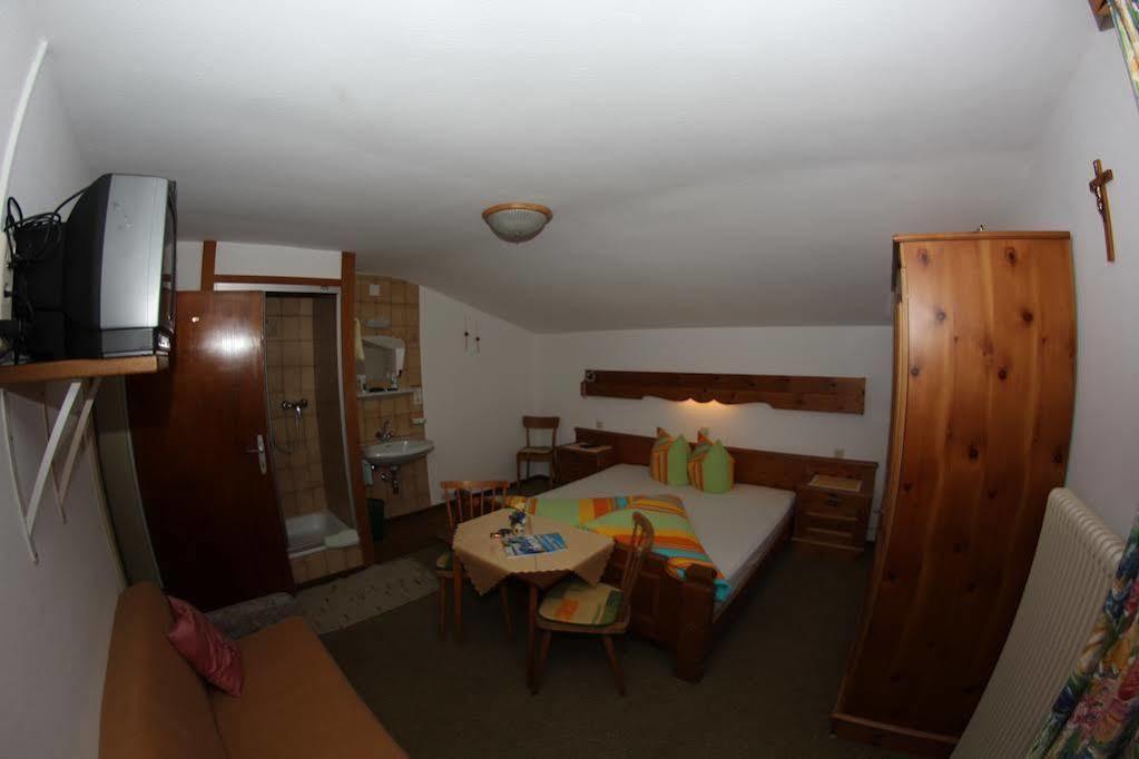 Gasthof Pension Berghof Hippach Exterior foto