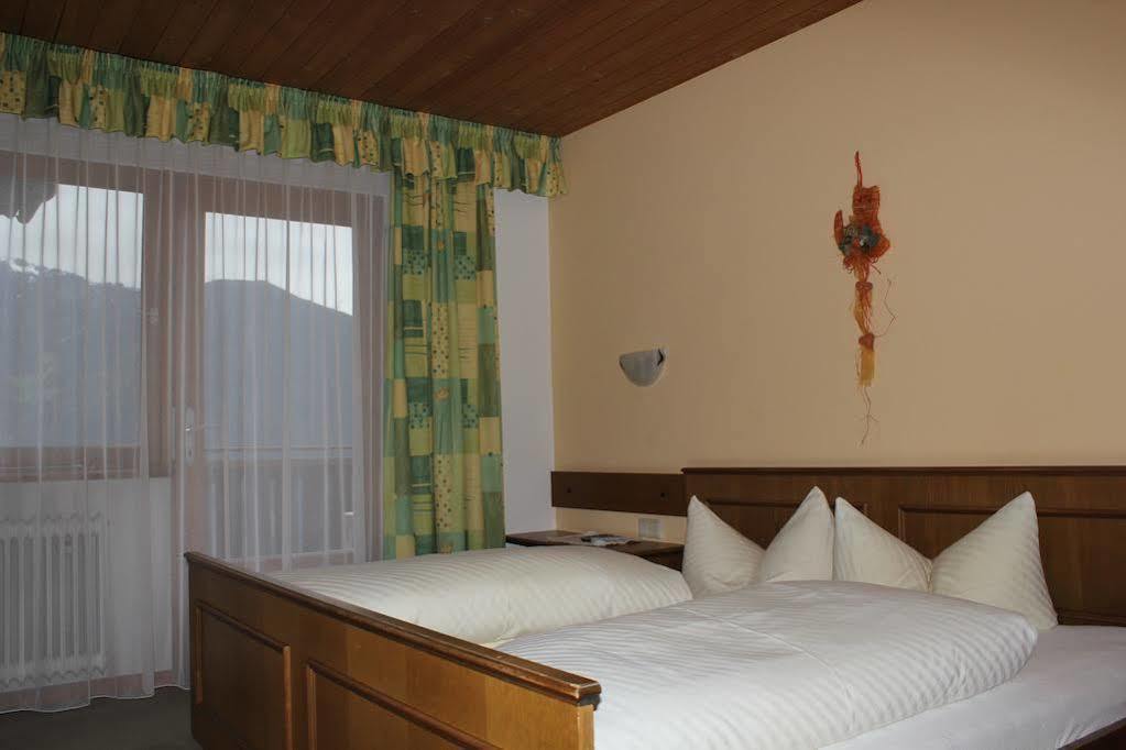 Gasthof Pension Berghof Hippach Exterior foto